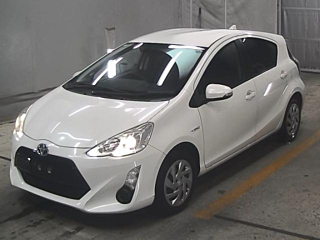 TOYOTA AQUA 2015
