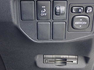 TOYOTA PRIUS 2014