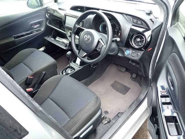 TOYOTA VITZ 2018