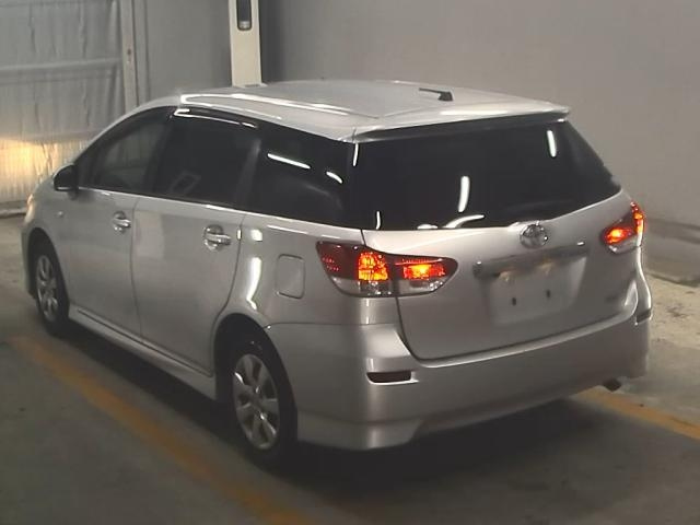 TOYOTA WISH 2010