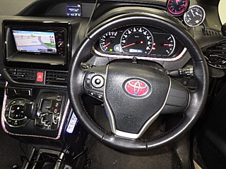 TOYOTA VOXY 2014