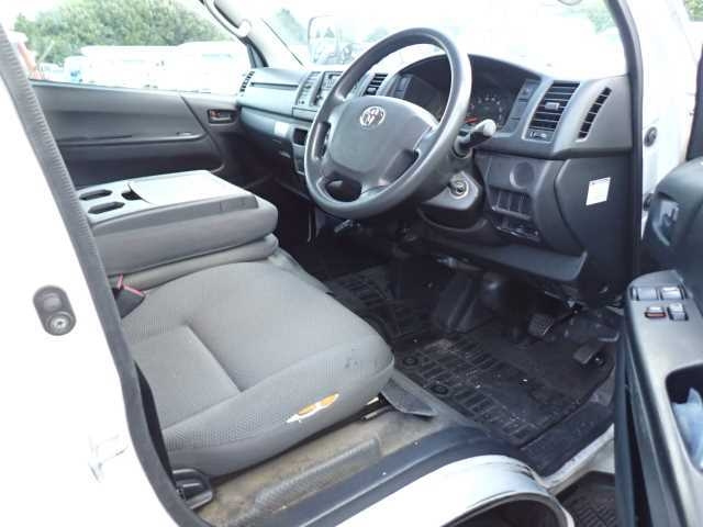 TOYOTA HIACE VAN 2017