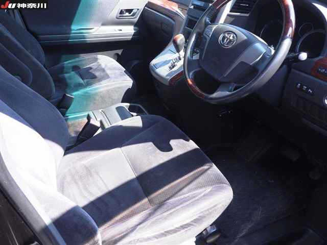 TOYOTA VELLFIRE 2010