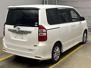 TOYOTA NOAH 2012
