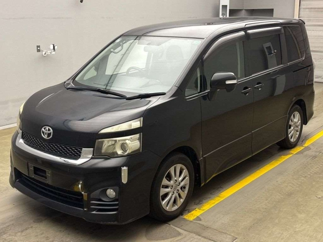 TOYOTA VOXY 2011