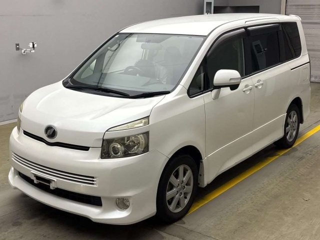 TOYOTA VOXY 2009