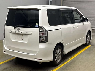 TOYOTA VOXY 2009