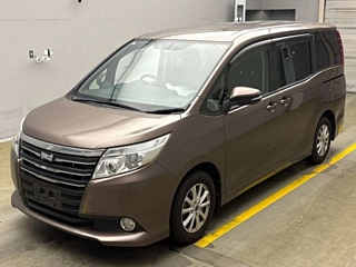 TOYOTA NOAH 2014