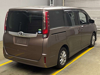 TOYOTA NOAH 2014
