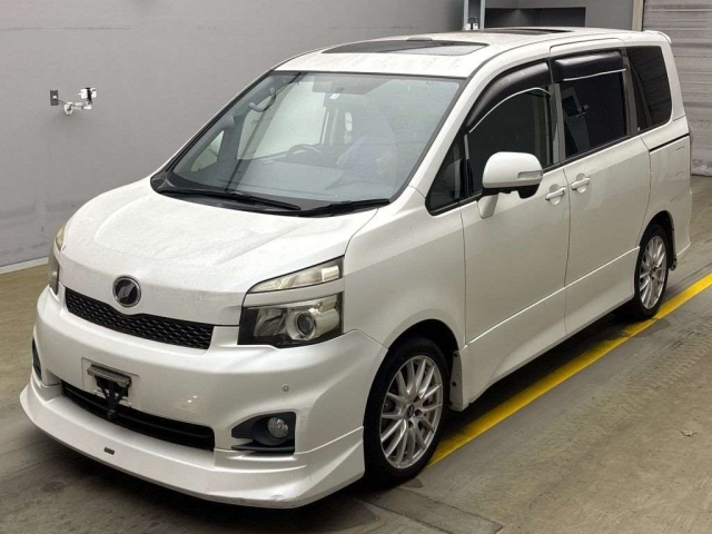 TOYOTA VOXY 2010