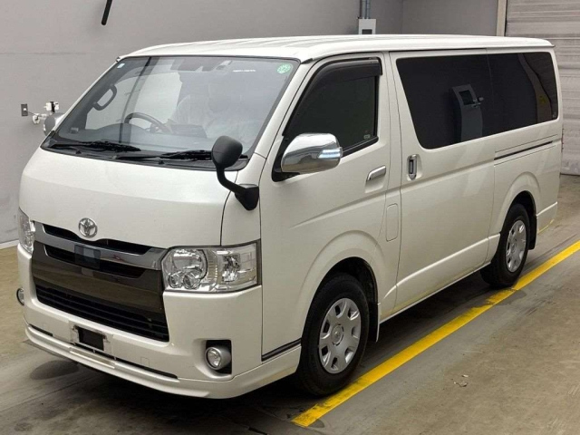 TOYOTA HIACE VAN 2018