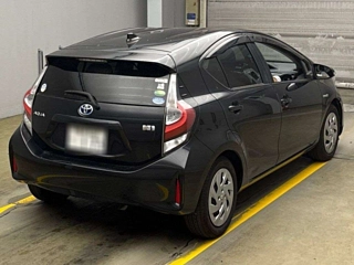 TOYOTA AQUA 2017