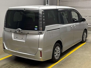TOYOTA VOXY 2017