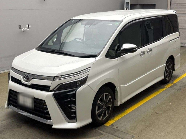 TOYOTA VOXY 2021