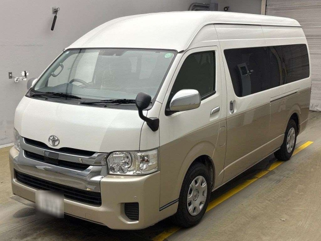 TOYOTA HIACE 2020
