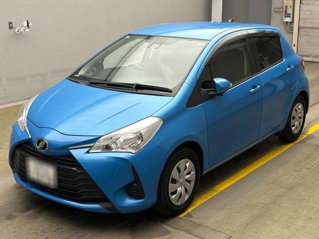 TOYOTA VITZ 2017