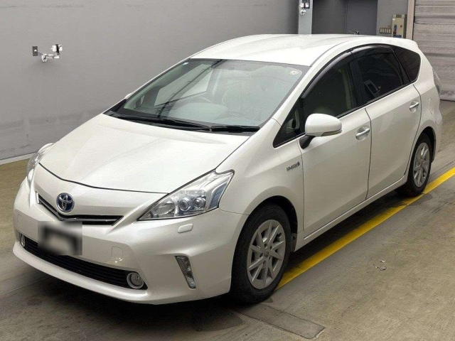 TOYOTA PRIUS ALPHA 2014