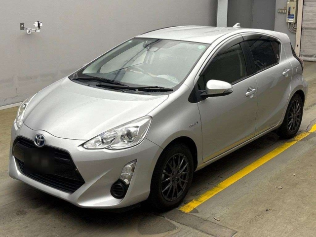 TOYOTA AQUA 2017