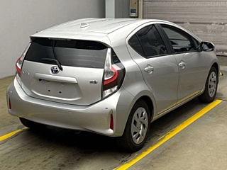 TOYOTA AQUA 2021