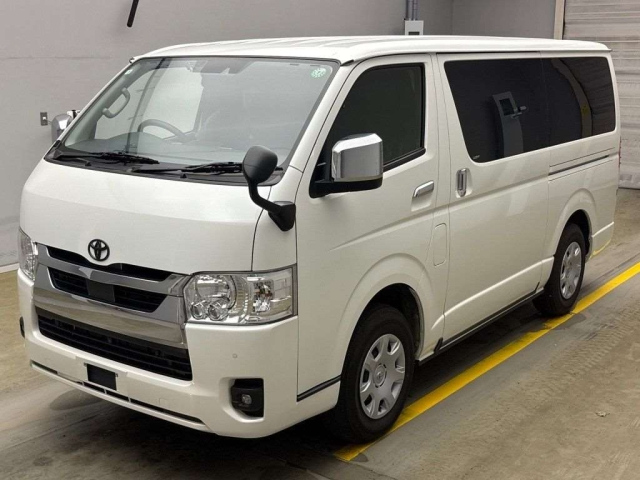 TOYOTA HIACE VAN 2022