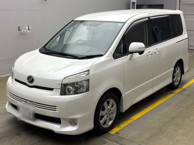 TOYOTA VOXY 2009