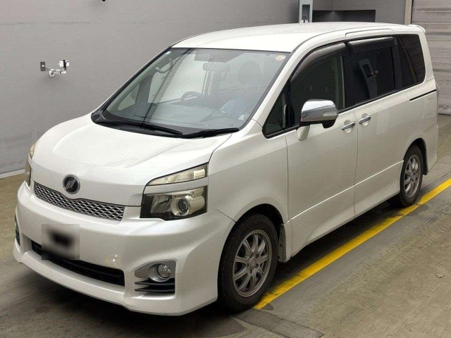 TOYOTA VOXY 2011