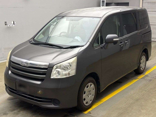 TOYOTA NOAH 2008