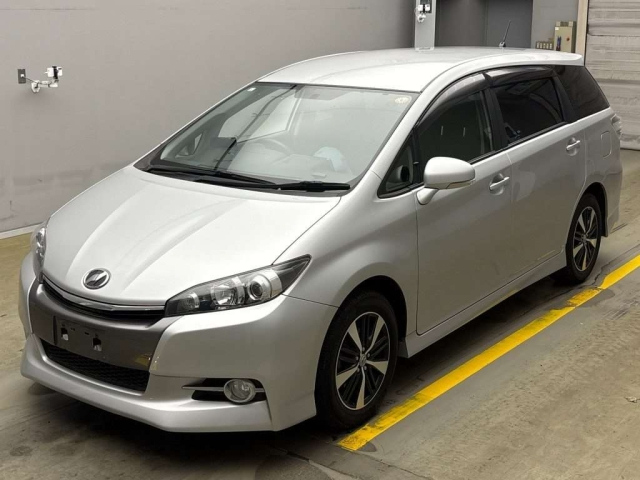TOYOTA WISH 2013
