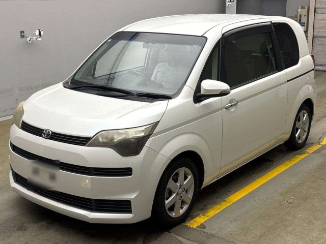TOYOTA SPADE 2013