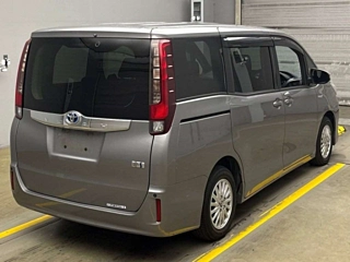 TOYOTA NOAH 2016