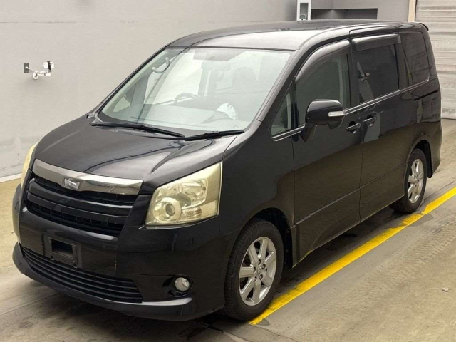 TOYOTA NOAH 2009