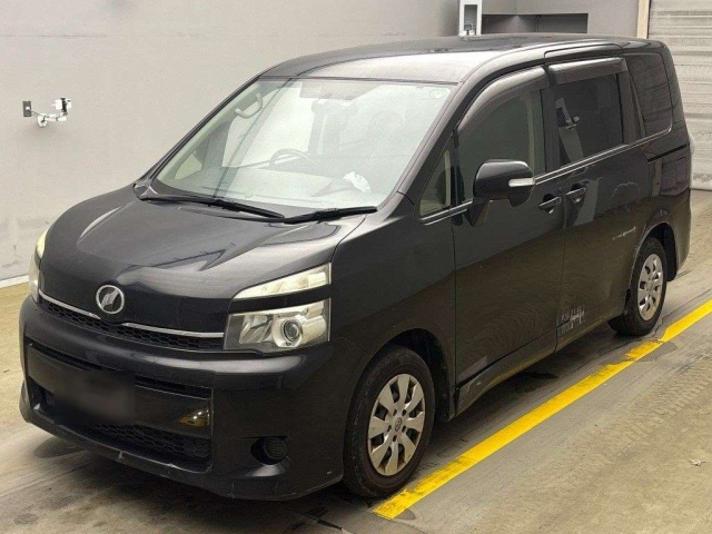 TOYOTA VOXY 2012