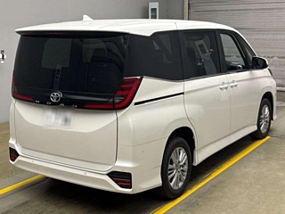TOYOTA NOAH 2025