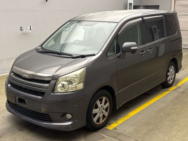 TOYOTA NOAH 2008