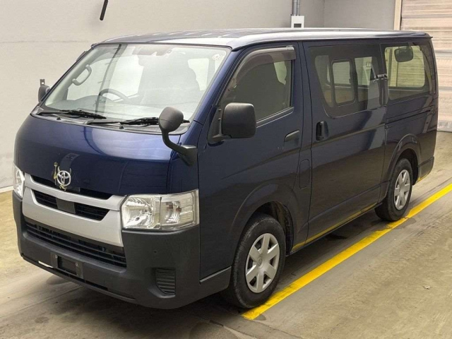 TOYOTA HIACE VAN