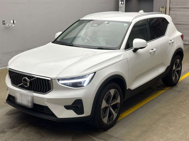 VOLVO XC40 2023