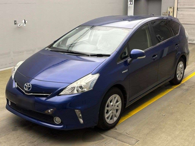 TOYOTA PRIUS ALPHA 2014