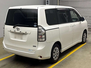 TOYOTA VOXY 2011