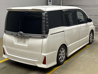 TOYOTA VOXY 2014