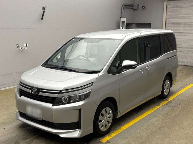 TOYOTA VOXY 2014
