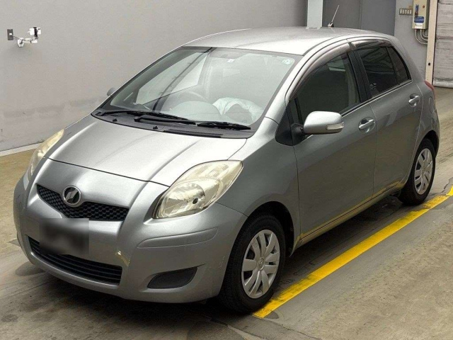 TOYOTA VITZ 2010