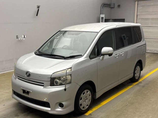 TOYOTA VOXY 2009