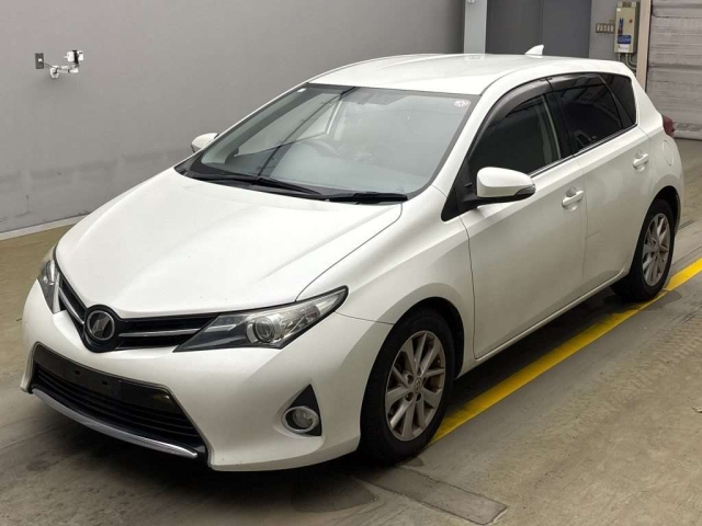 TOYOTA AURIS 2012