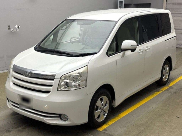 TOYOTA NOAH 2008
