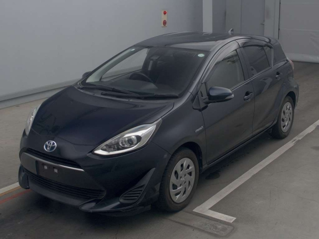 TOYOTA AQUA 2017