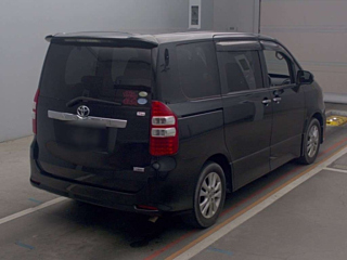 TOYOTA NOAH 2012