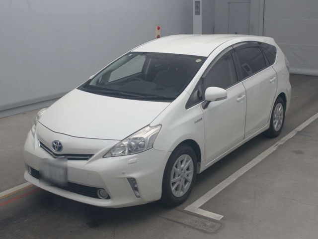 TOYOTA PRIUS ALPHA 2013