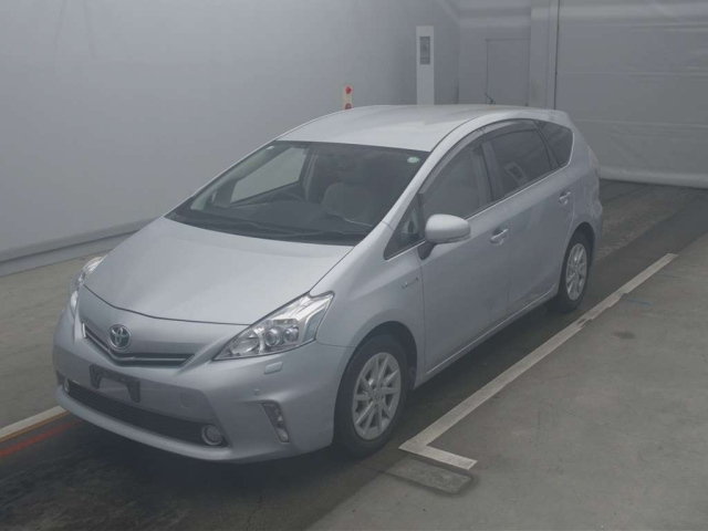 TOYOTA PRIUS ALPHA 2012
