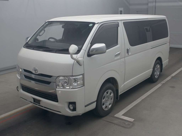 TOYOTA HIACE VAN
