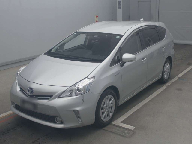 TOYOTA PRIUS ALPHA 2012
